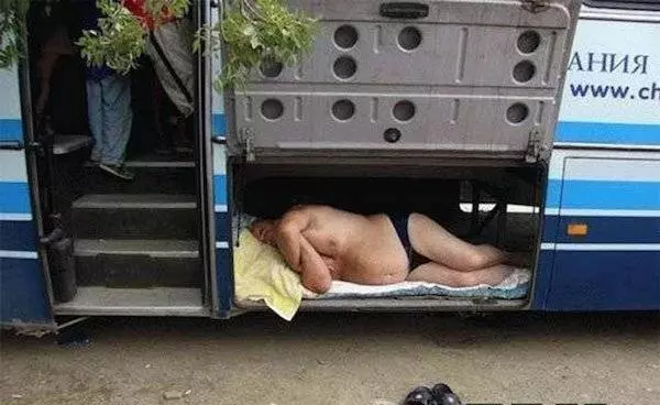 18個讓你看到「過節出遊的人都是被虐狂」的超扯出遊情況!