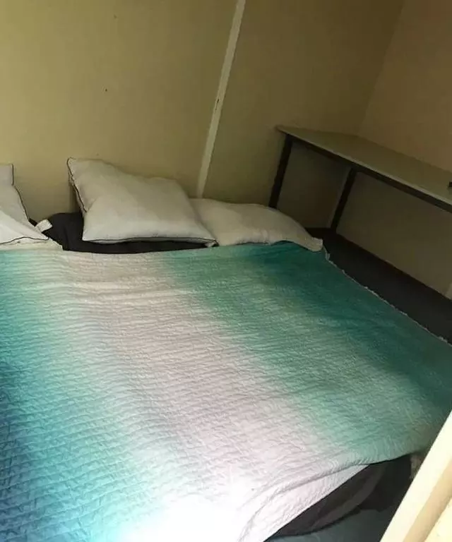 英國小哥去荷蘭玩,發現預訂的Airbnb竟是個貨櫃?!! 大型尷尬現場...