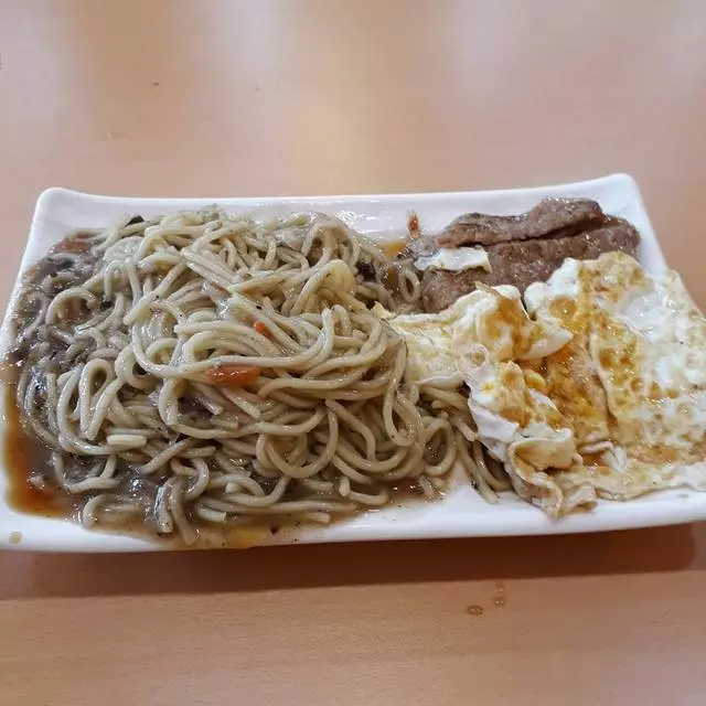 鐵板麵要等15分鐘!常客等5分鐘嗆「欺負老人、現實」揚言抵制 店家聽完笑了:「其實我很感激」