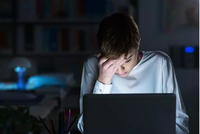 29歲男子,半夜胸痛,心梗去世,醫生直言:2個習慣害的!
