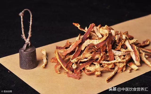 陳皮泡水的功效:理氣健脾燥濕化痰,行氣通便,加上陳皮可清潔腸道