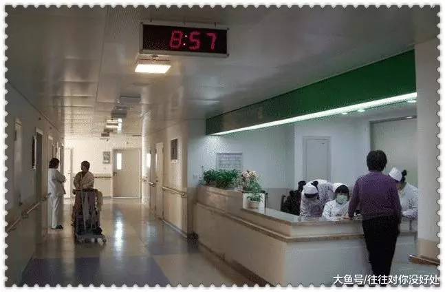 妻子植物人, 過年喂餃子時被子一直抖, 掀開被子後, 丈夫開心壞了!
