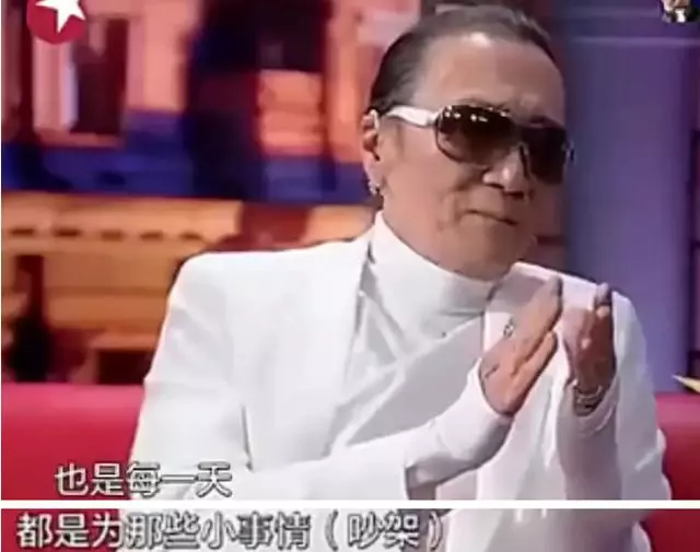 狄波拉是謝霆鋒的母親,28歲嫁浪子!以淚洗面決心離婚…如今67歲帶著現任「與前夫喝茶」:餘生做回自己。