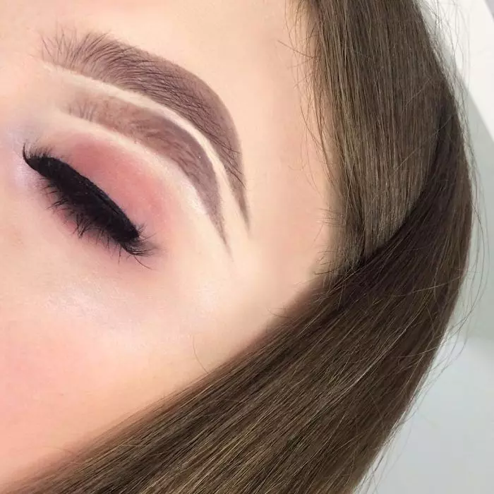 國外的「光環眉毛」爆紅!美妝主分享9款必備潮眉 「心型眉+NIKE眉」超扯但你會愛上