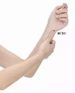 身體有個「催眠穴」,睡前按揉一小會,幫你睡到自然醒