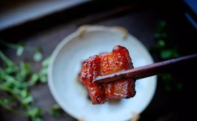 30年大廚告訴我,一滴油不用加的紅燒肉,軟糯不膩,幾十年也沒吃夠