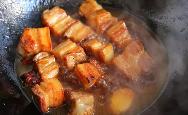 30年大廚告訴我,一滴油不用加的紅燒肉,軟糯不膩,幾十年也沒吃夠
