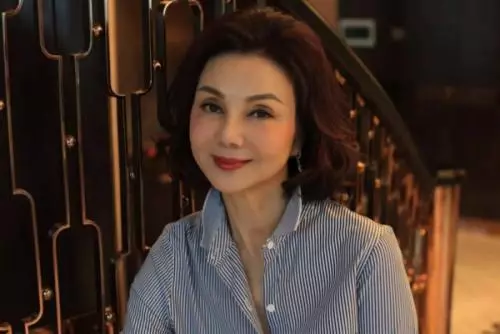 嫁豪門連生5胎,丈夫卻戀上王祖賢不回家,婆婆心疼離婚時補4億