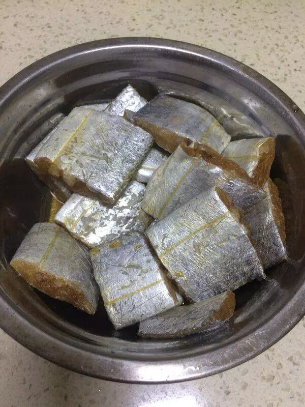 金黃酥脆「炸帶魚」食譜大公開!該裹麵粉還是澱粉?90%人都不知道的「黃金比例」快記起來!