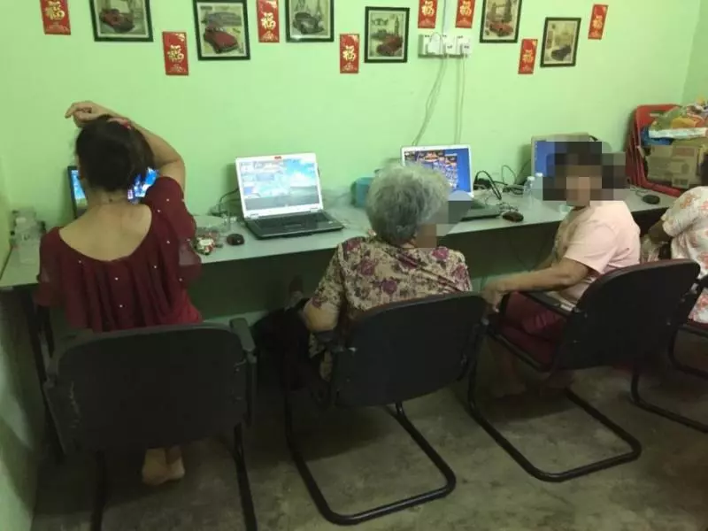 首次驚見3位老婆婆在裡面