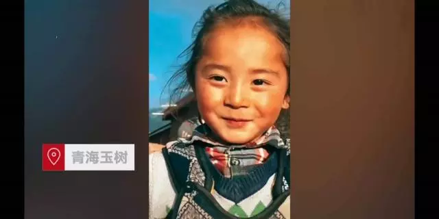 李連杰前往青海禮佛,偶遇網紅「小楊冪」親切合照