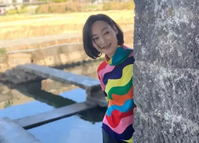 從乞丐到影后,等了初戀40年,六旬美人的倔強與優雅