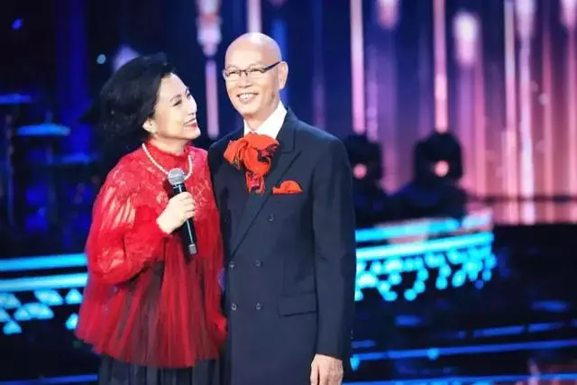 看哭網友的愛情:95歲老爺爺臨終前與老伴兒的告別!