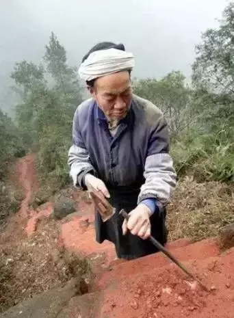 看哭網友的愛情:95歲老爺爺臨終前與老伴兒的告別!