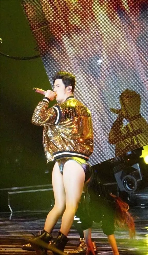 8張讓你「懷疑自己是不是近視加深」的明星視覺錯位照 周杰倫還變身性感天王!