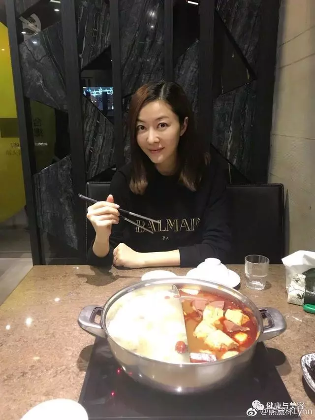 熊黛林有孕在身也不忌口,不吃午飯也要麻辣火鍋