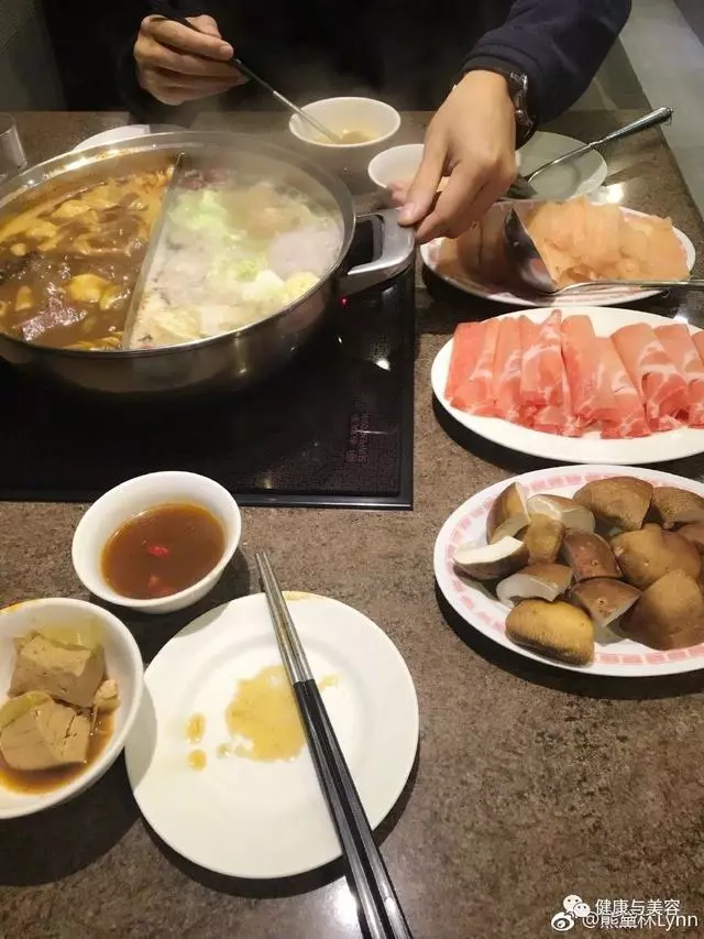 熊黛林有孕在身也不忌口,不吃午飯也要麻辣火鍋