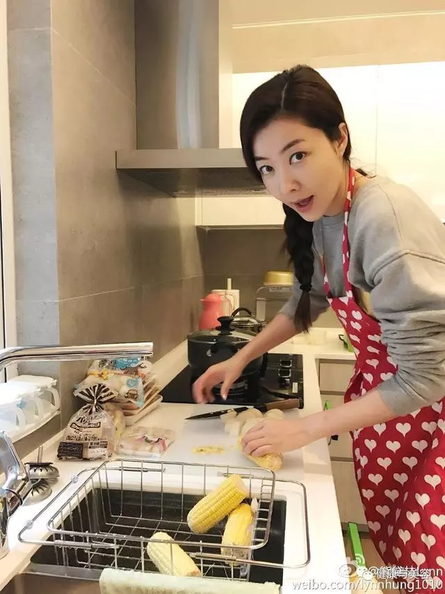 熊黛林有孕在身也不忌口,不吃午飯也要麻辣火鍋