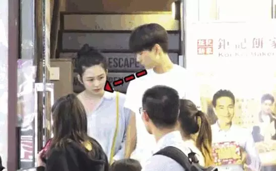 邱淑貞17歲女兒疑戀情曝光,與小鮮肉男友約會找妹妹幫忙打掩護