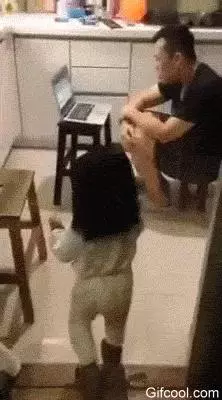 老王背著老婆出軌女鄰居,完事後女鄰居說的一句話讓老王頭上瞬間綠了一大片!