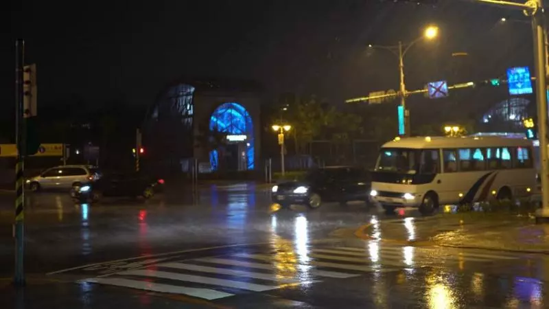 老婆突然想吃礁溪巧克力!老公「大雨開車1小時」載去買 「一結帳心涼了」網笑噴:老婆永遠是對的