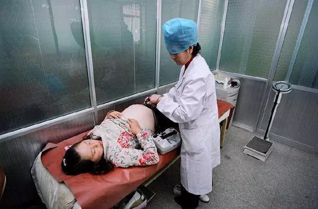 孕檢是男孩生下卻是龍鳳胎,給老公報喜後忘掛電話,聽到談話愣了