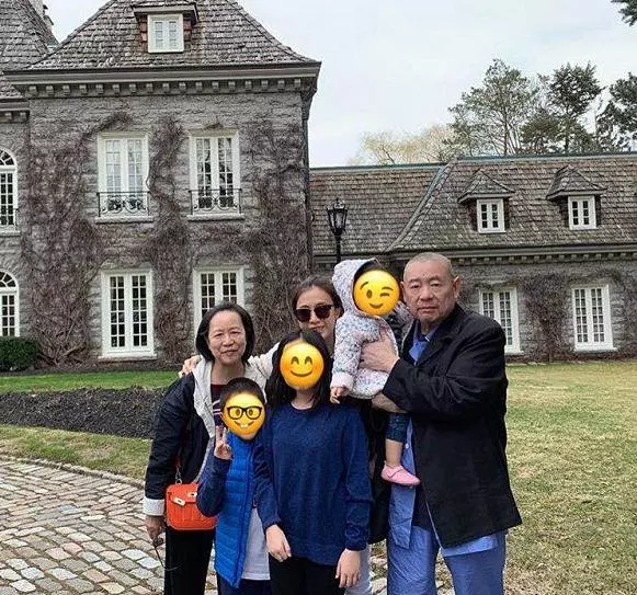 排場真大!甘比帶子女逛超市保鏢如雲,73億身家兒子已見怪不怪~~~