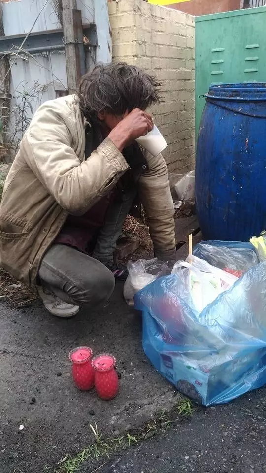 流浪漢在垃圾場裡聽到哭聲,趨近一看發現棄嬰…