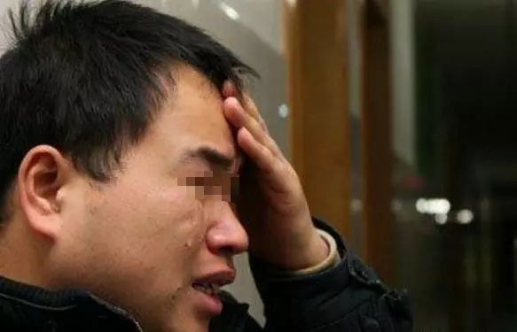 男子河邊抓到一條有「牙齒的魚」,帶回家煮來吃了,當天晚上一家五口全都哽咽了!原來這條魚不是普通的魚。