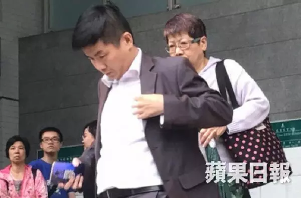 伸手進女童衣服,老師摸完說「不錯」!
