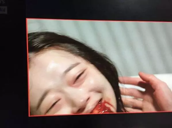 雪莉放飛自我Level再升級!IG發吐血照與真空弔帶衣引發爭議!