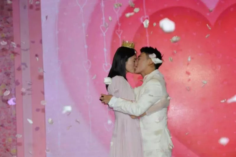 【大爆求婚內幕!】奚夢瑤曾抗拒「土豪式包場求婚」何猷君1句話,就讓她say ok…