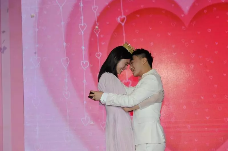 【大爆求婚內幕!】奚夢瑤曾抗拒「土豪式包場求婚」何猷君1句話,就讓她say ok…