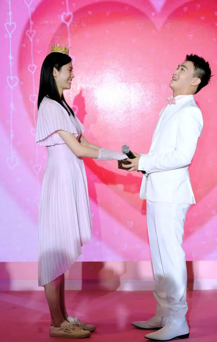 【大爆求婚內幕!】奚夢瑤曾抗拒「土豪式包場求婚」何猷君1句話,就讓她say ok…