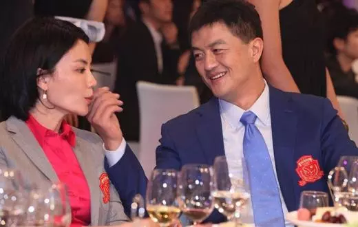 一晚收入800元!李亞鵬新女友原來是駐唱歌手,根本不是富婆!