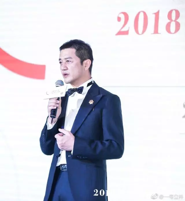 一晚收入800元!李亞鵬新女友原來是駐唱歌手,根本不是富婆!