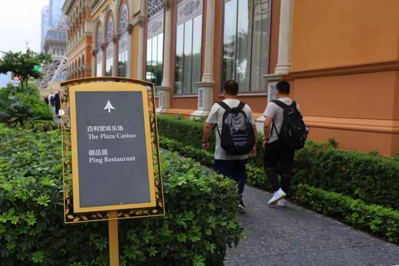 【2男闖「賭場」偷籌碼 】就那麼簡單,搶走約160萬令吉的籌碼!