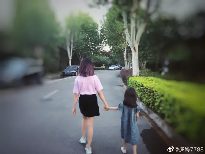 動漫女主角⭐《爸爸2》暖萌懂事多多新發色驚艷眾人!網民:怎麼可以那麼好看!