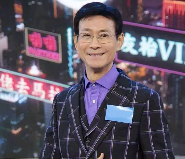 72歲鄭少秋近照曝光!與同齡汪明荃合影,瘦骨嶙峋老態盡顯!