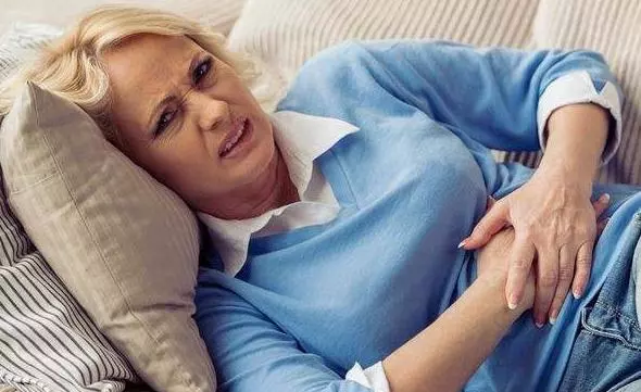 女性最佳「絕經」年齡是幾歲?醫生:太晚或太早,都可能有大麻煩