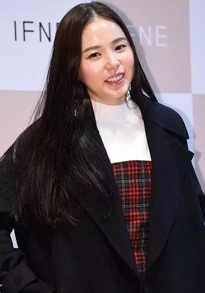 Bigbang太陽結婚不到一年,「太陽嫂」疑似懷孕胖到認不出…