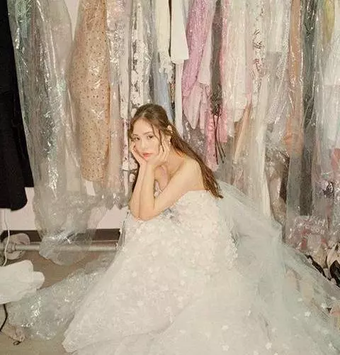Bigbang太陽結婚不到一年,「太陽嫂」疑似懷孕胖到認不出…