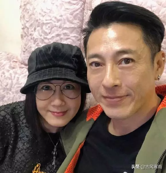 最帥令狐沖,為顏值兩夫妻25年不吃肉不生子,如今50多歲容顏不老