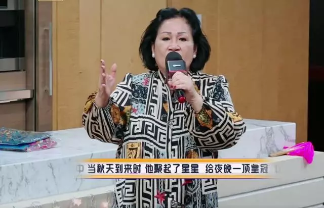 鍾麗緹越南媽媽罕見亮相!妝容精緻超亮眼,張倫碩卻吐槽她胖!