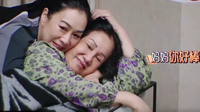 鍾麗緹越南媽媽罕見亮相!妝容精緻超亮眼,張倫碩卻吐槽她胖!