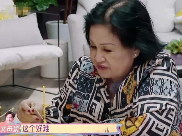鍾麗緹越南媽媽罕見亮相!妝容精緻超亮眼,張倫碩卻吐槽她胖!