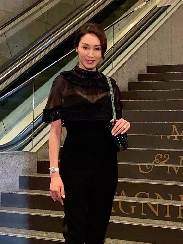郭可盈與弟媳熊黛林同場鬥豔:一個幹練利落,一個風情萬種!