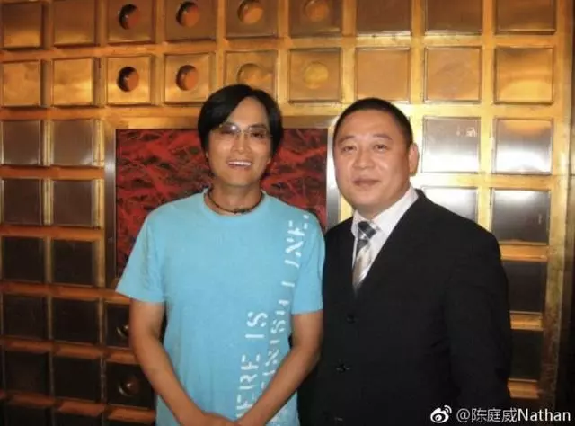 58歲前亞視一哥陳庭威「保養極佳」氣質越發土豪,至今拒結婚長居國外~~~