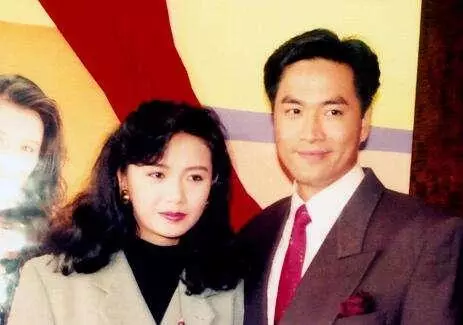 58歲前亞視一哥陳庭威「保養極佳」氣質越發土豪,至今拒結婚長居國外~~~