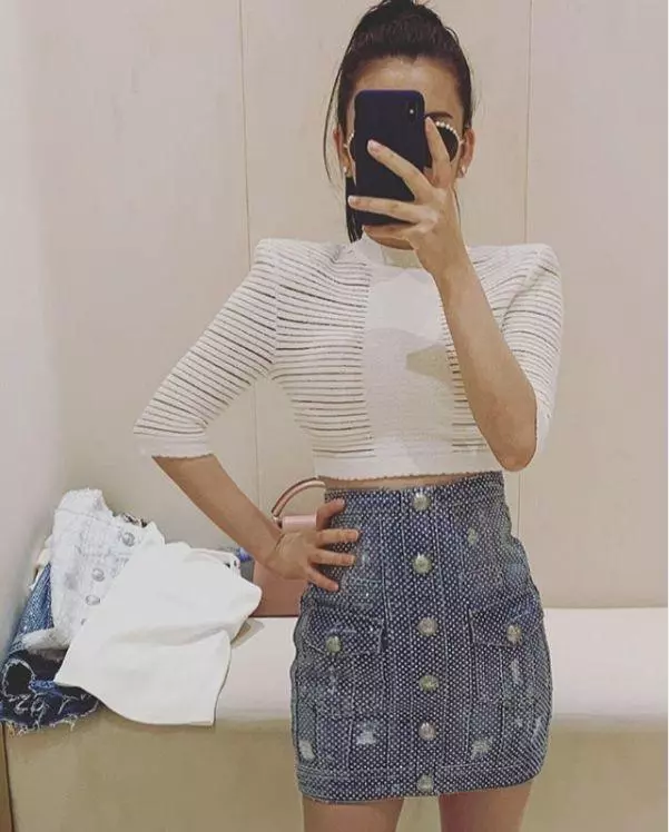 郭富城愛妻方媛二胎滿月,極速瘦身成功,高腰短裙大秀小蠻腰!